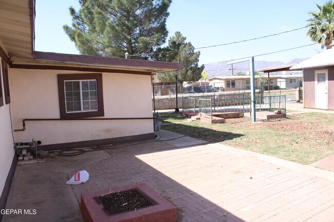 Building Photo - 9201 Mt Shasta Dr