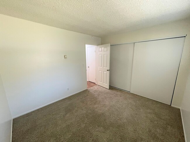 Building Photo - Centrally Located McKeon Condo