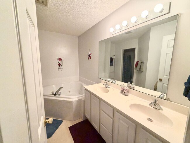 Building Photo - 1605 Willoughby Pk Ct