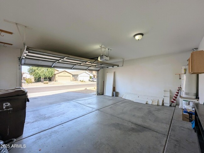 Building Photo - 8861 W Paradise Dr