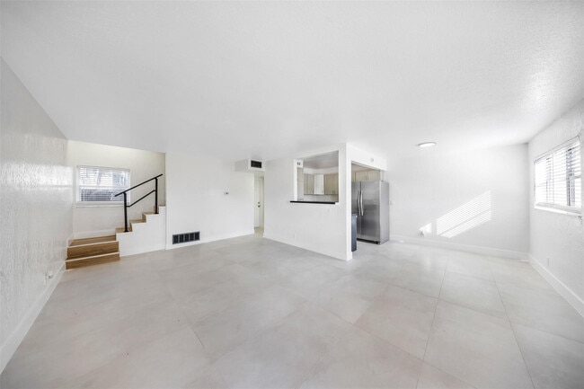 Primary Photo - 20 NW 7th Ave