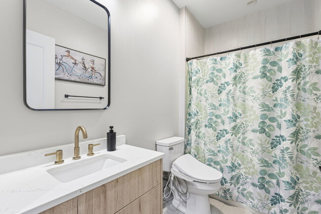 Building Photo - 6246 N Pulaski Rd