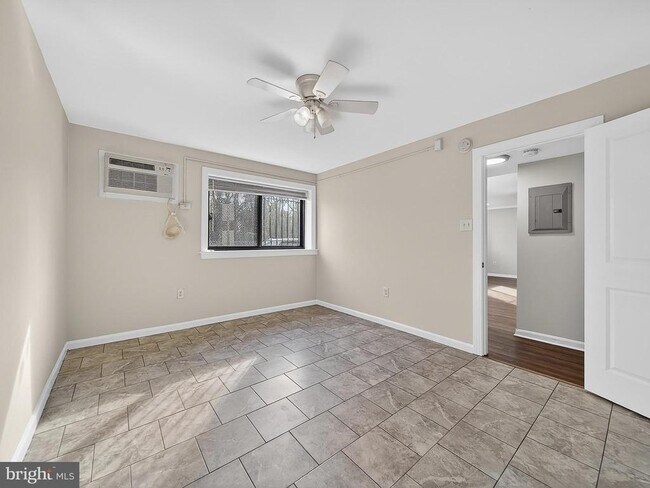 Building Photo - 3111 Naylor Rd SE