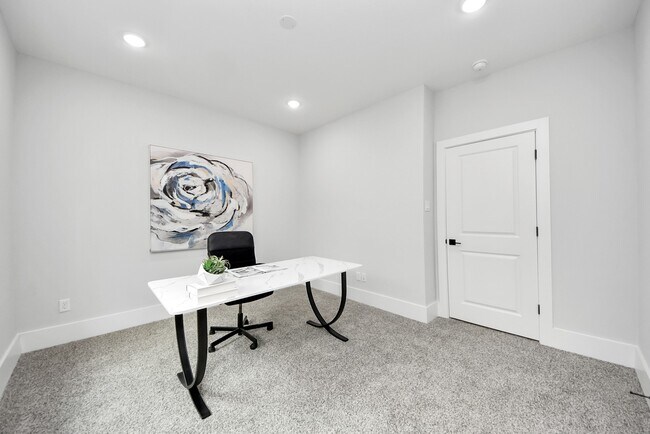 Building Photo - 4818 Cochran St