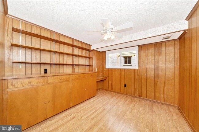 Building Photo - 3906 Montrose Dr