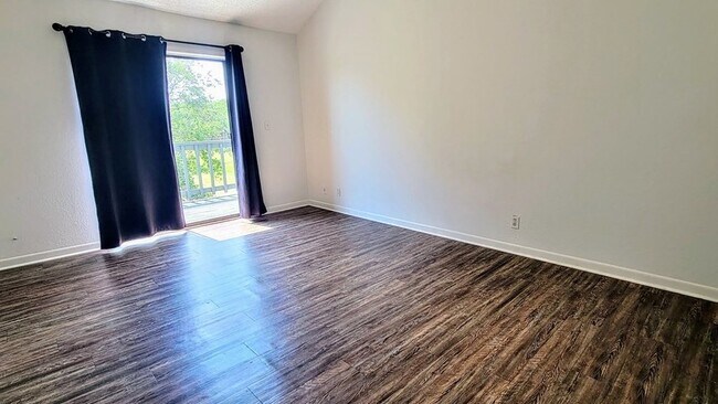 Building Photo - 210 Oak Bay Dr