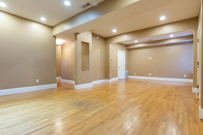 Building Photo - 1588 Beacon St