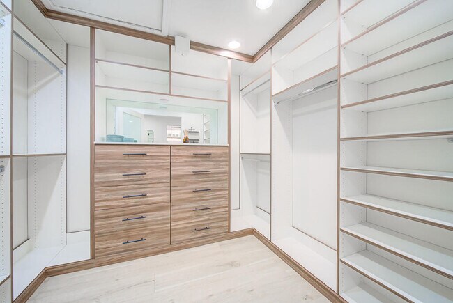 Building Photo - 1853 Shower Tree Way