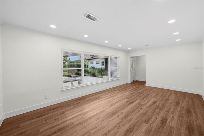 Building Photo - 402 Erie Ave