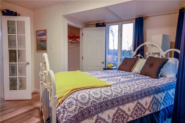 Building Photo - 46 W Shore Dr