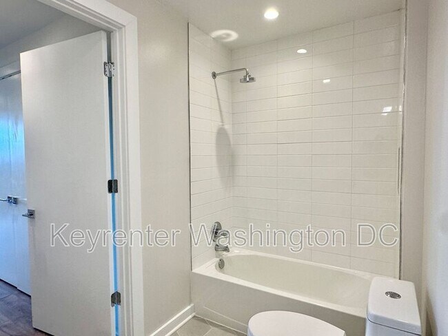 Building Photo - 1460 Belmont St NW