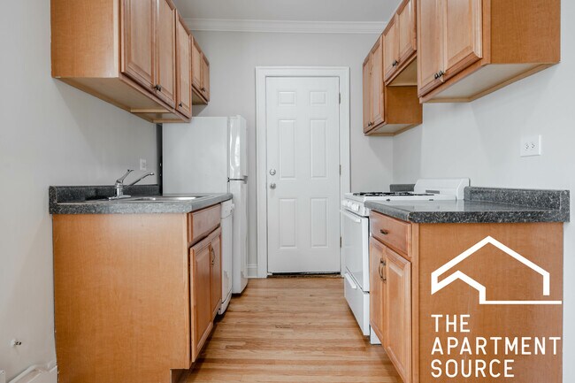 Primary Photo - 3815 N Greenview Ave