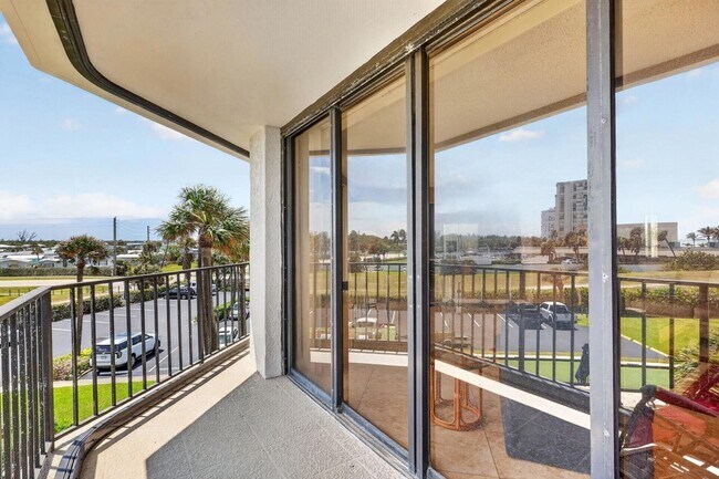 Building Photo - 9650 S Ocean Dr