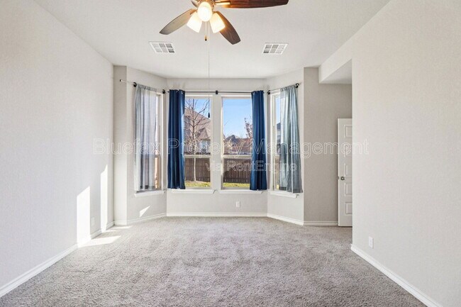 Building Photo - 10208 High Noon Dr