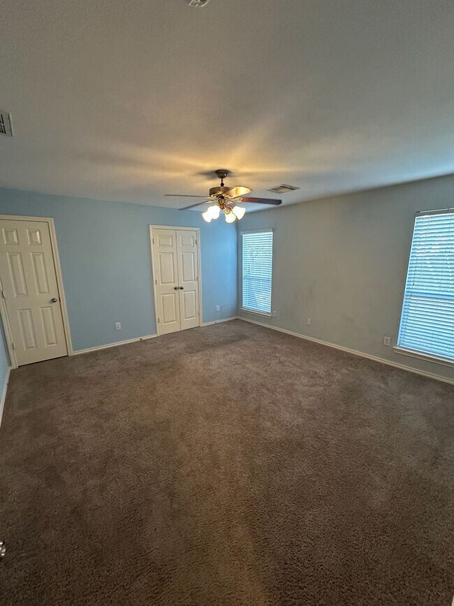 Building Photo - Trophy Ridge Beauty