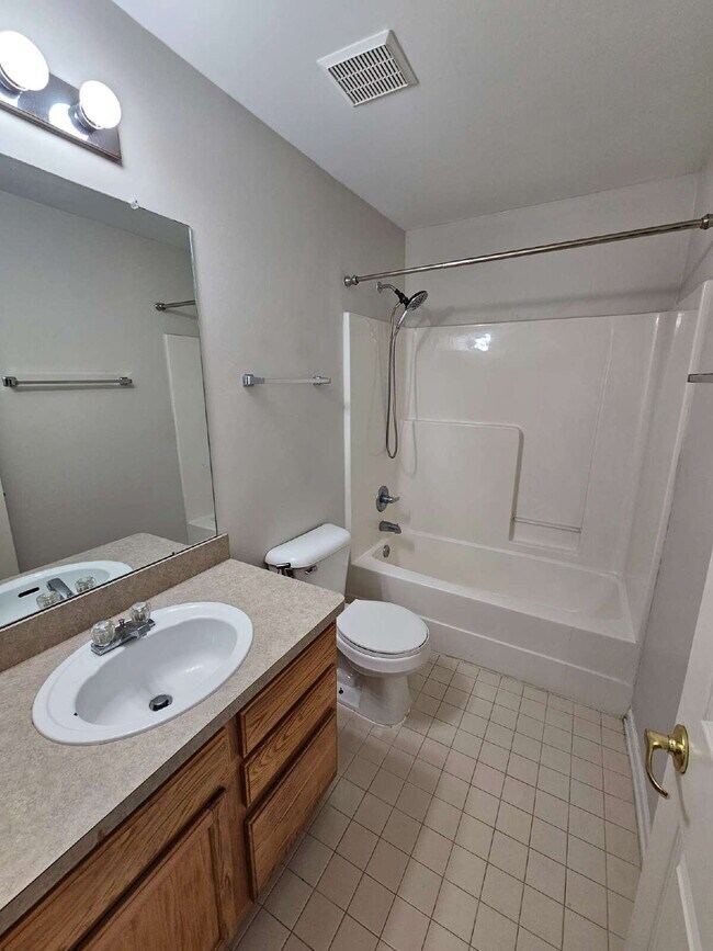 Building Photo - 3-Level Condo in Prime Sterling Heights Location. 2 Bed, 2 Full Bath, 2 Half Baths | 2-Car Garage...