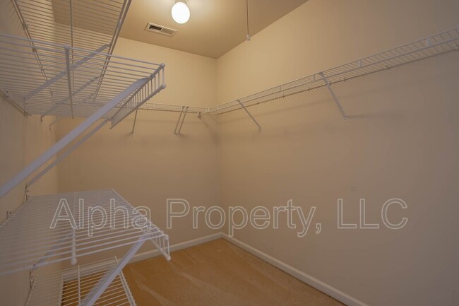 Building Photo - 111 Shairpin Ln