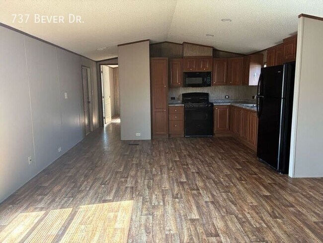 Building Photo - 737 W Bever Dr