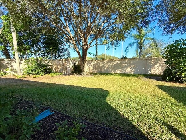 Building Photo - 3012 SW Mariposa Cir