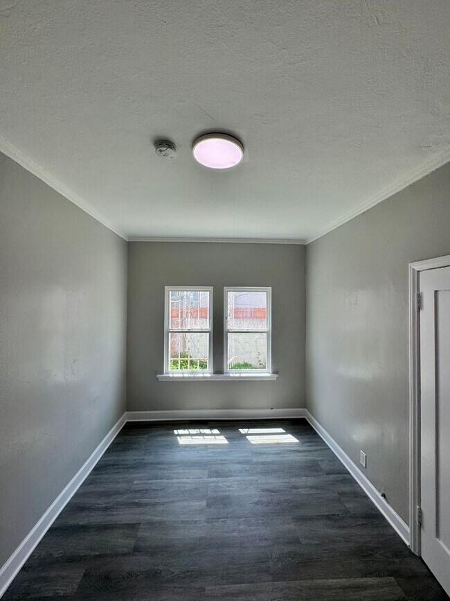 Building Photo - 1416 E 41st Pl