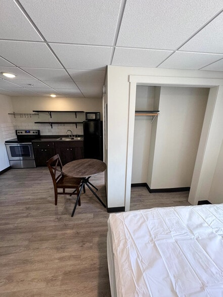 Building Photo - The Beacon