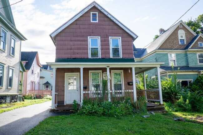 Building Photo - 715 S Beech St