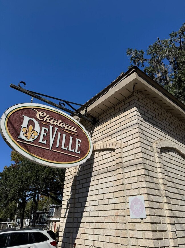 Building Photo - Spacious & Stylish Condo in Chateau DeVille – A Rare Find!