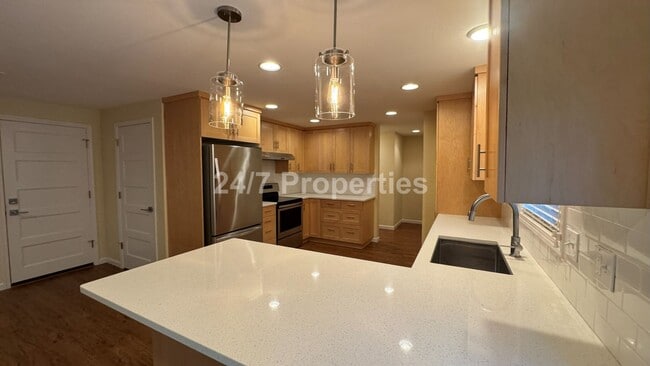 Building Photo - Spacious, Open-Concept 3 Bedroom West Linn Home