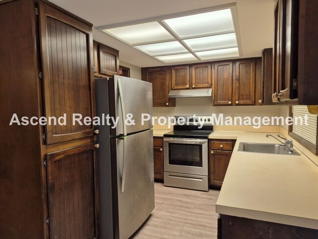 Building Photo - One Level Ranch Greenway Neighborhood Fenc...