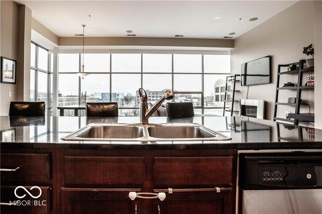 Building Photo - 802 N Meridian St