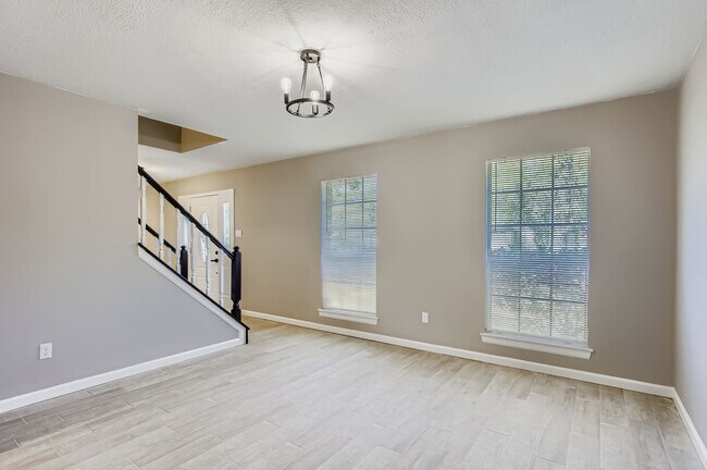 Building Photo - 4819 Brooklawn Dr