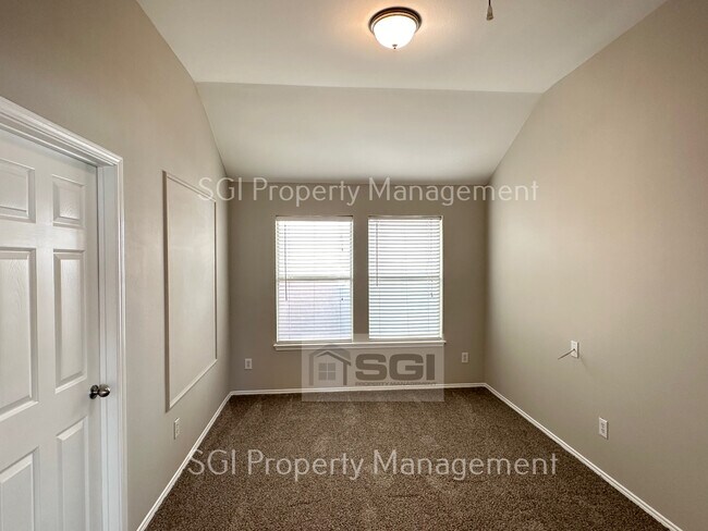 Building Photo - 9889 Willowick Ave