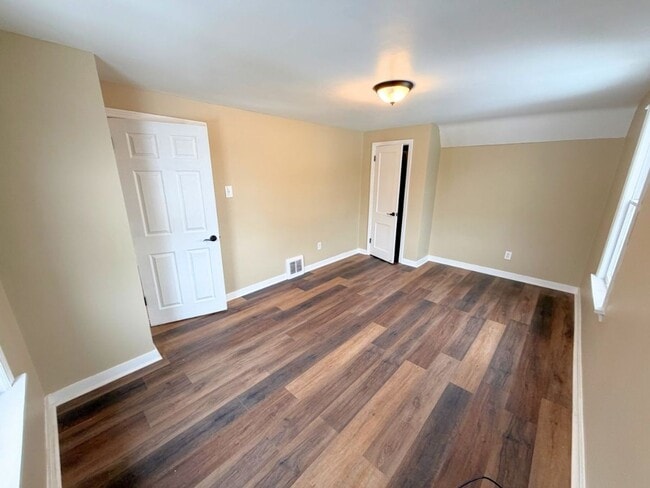 Building Photo - VIDEO WALK THROUGH Two Bedroom Home in an Excellent Neighborhood