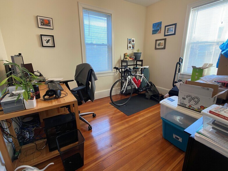 Building Photo - 15 Sargent Ave