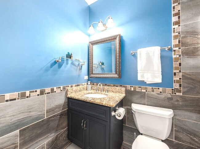 Building Photo - 2504 Skylane Dr