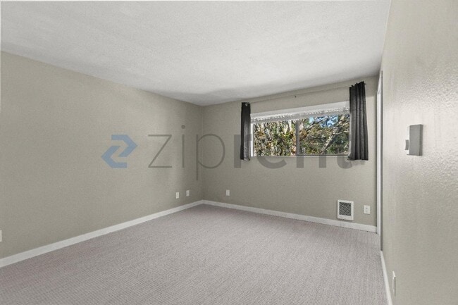 Building Photo - 2020 Grant Ave S