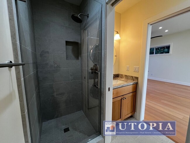 Building Photo - Beautiful 3 Bedroom, 3 Bathroom Duplex Unit Located on the Upper Westside of Santa Cruz. Brand ne...