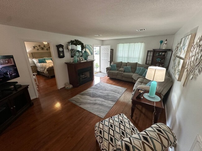 Building Photo - FULLY FURNISHED, SINGLE-FAMILY HOME IN NOR...