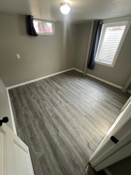 Building Photo - 2411 Edgemore Ave