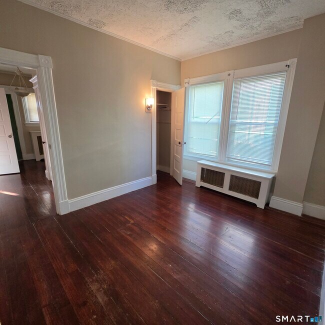 Building Photo - 142 Oakland Terrace