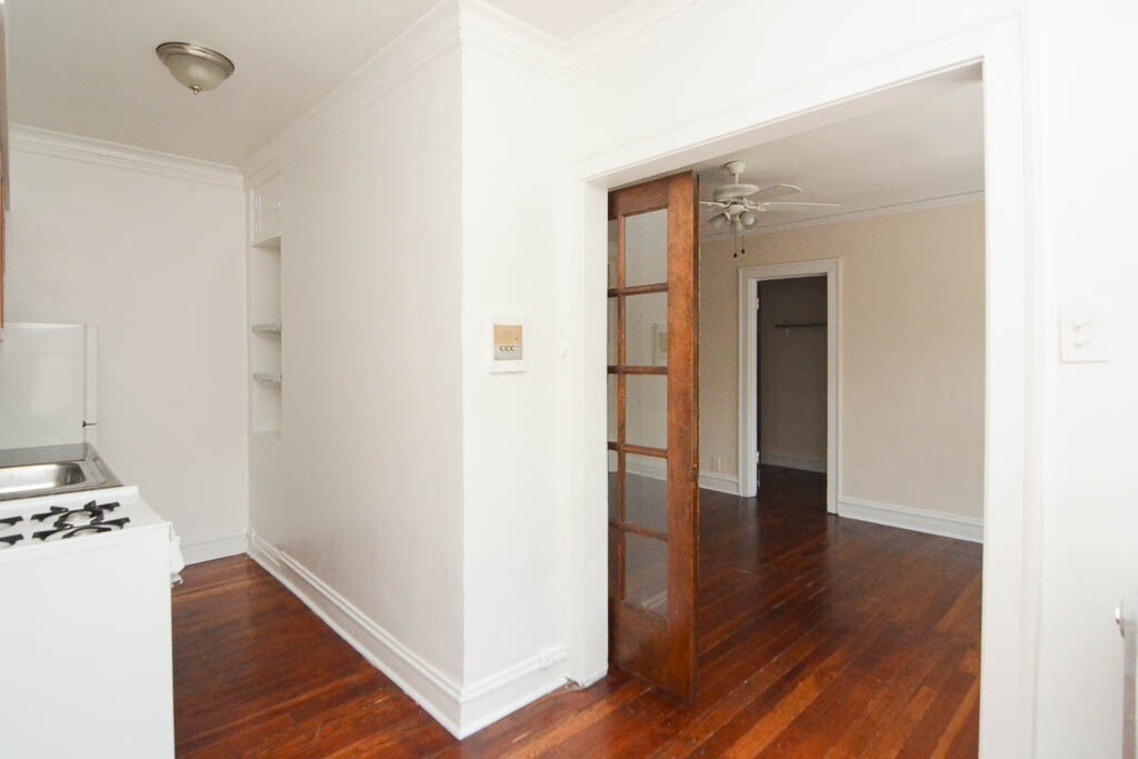 Building Photo - 4646 N Paulina St