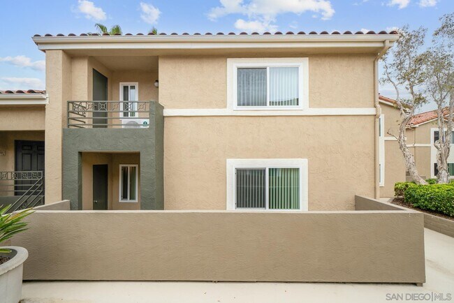 Building Photo - 7565 Charmant Dr