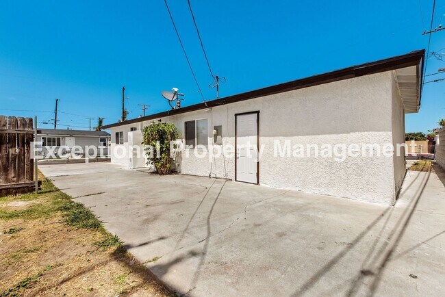 Building Photo - Ready to move in 2 bedroom 1 bath home