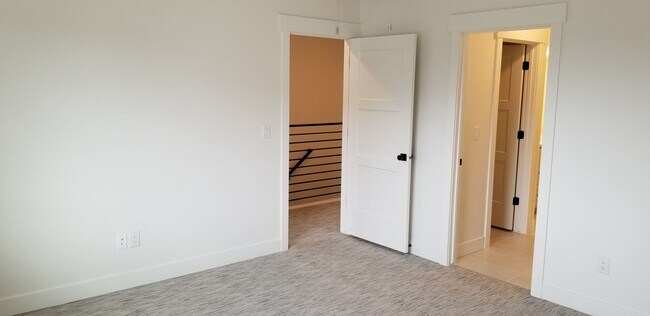 Building Photo - BRAND NEW TOWN HOME READY TO MOVE IN
