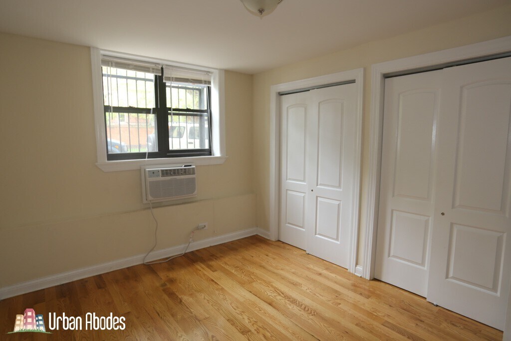 Building Photo - 456 W Barry Ave