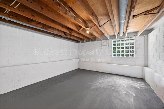 Building Photo - 10066 Dorothy Ave
