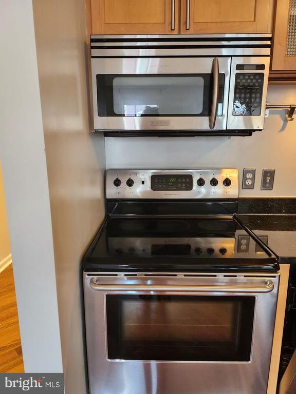 Building Photo - 10 W All Saints St