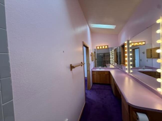 Building Photo - 5 Oriente Ct