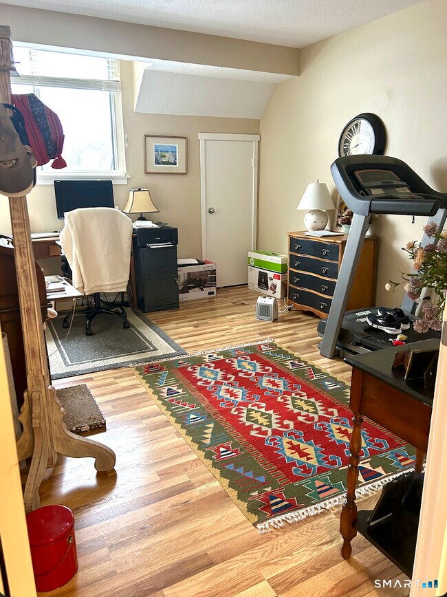 Building Photo - 576 Heritage Vlg