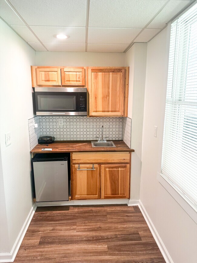 Building Photo - 4565 Kent Rd